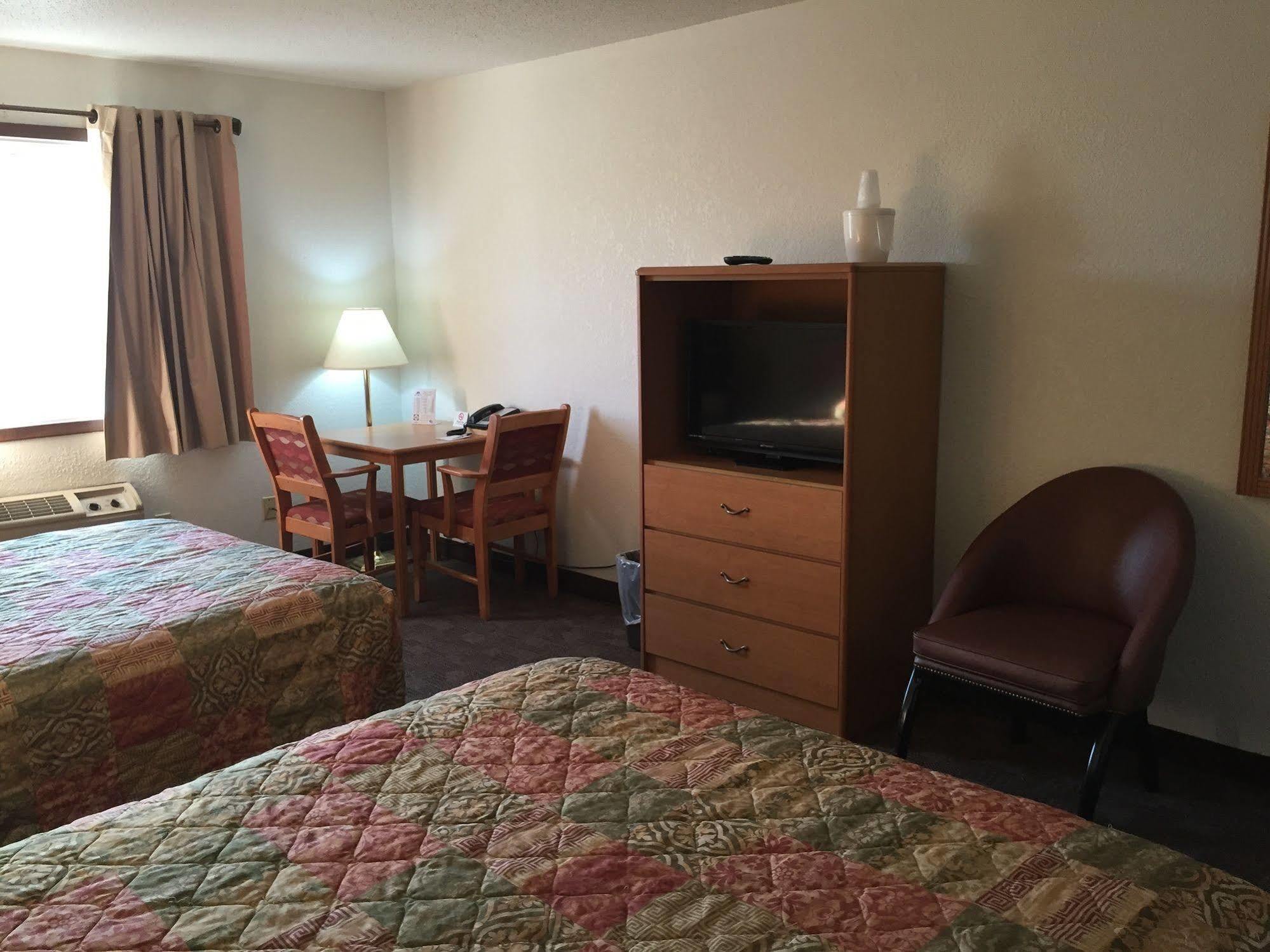 Americas Best Value Inn Гранд-Форкс Екстер'єр фото