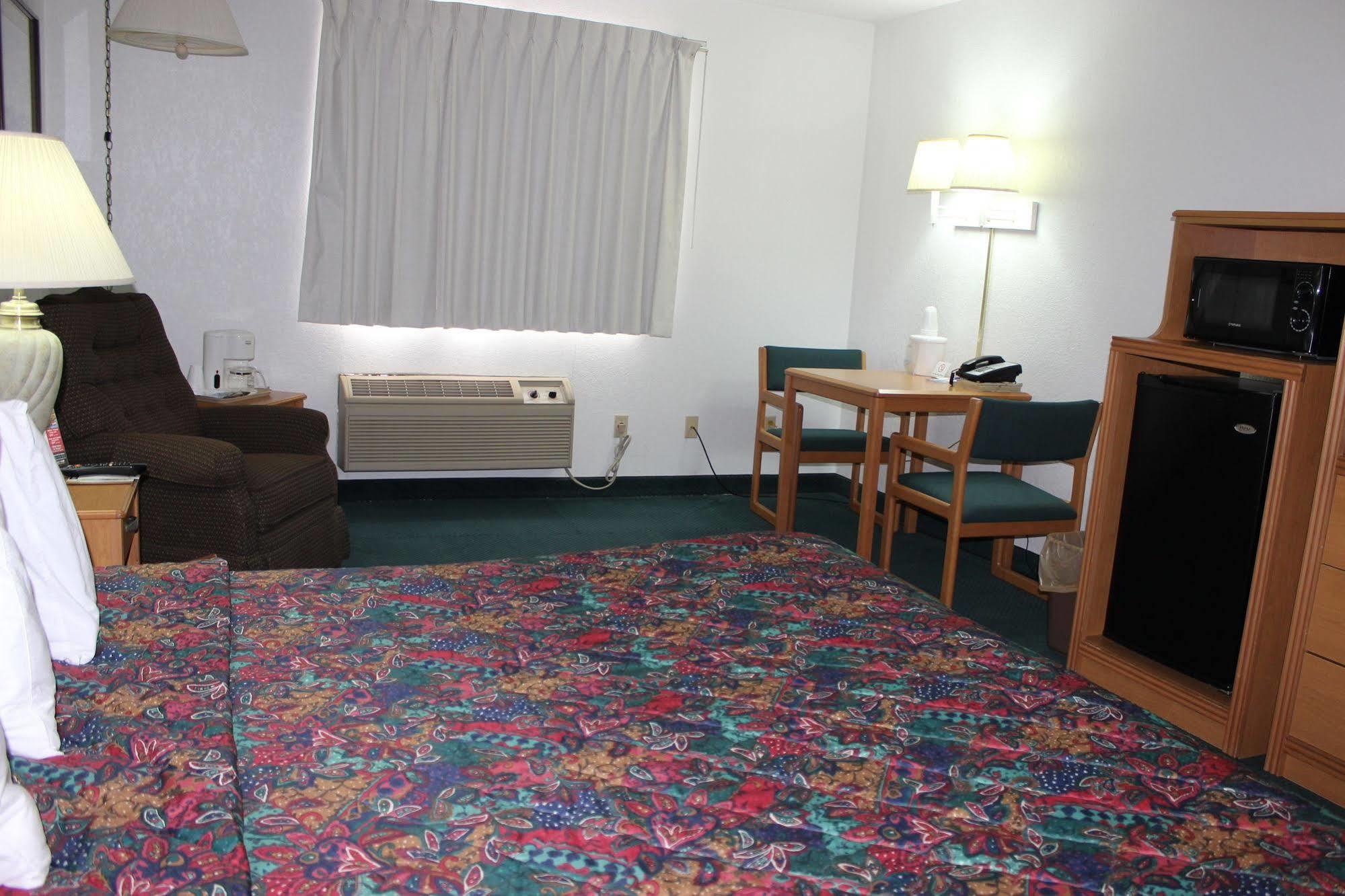 Americas Best Value Inn Гранд-Форкс Екстер'єр фото